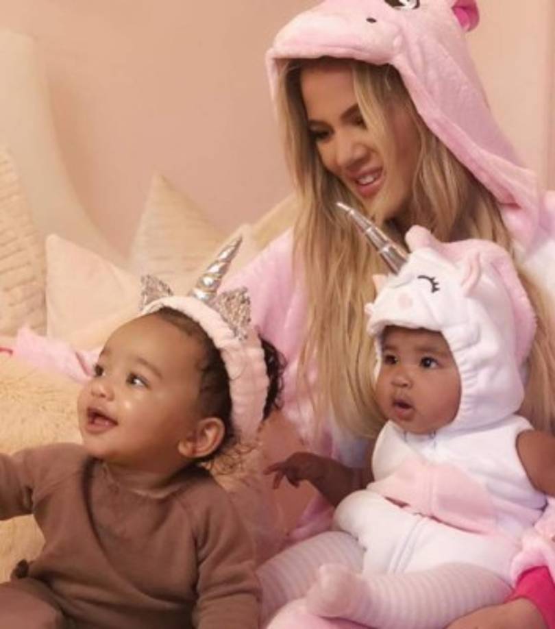 En una imagen se ve a True junto a la hija de Kim Kardashian, Chicago West.