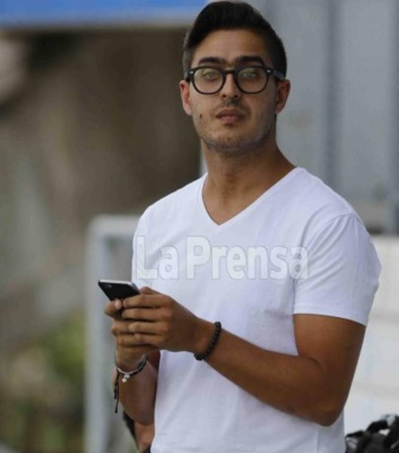 Brazil's forward Neymar gestures as he lies on the ground during a training session at Yug Sport Stadium, in Sochi, on July 4, 2018, during the Russia 2018 World Cup football tournament. / AFP PHOTO / NELSON ALMEIDA