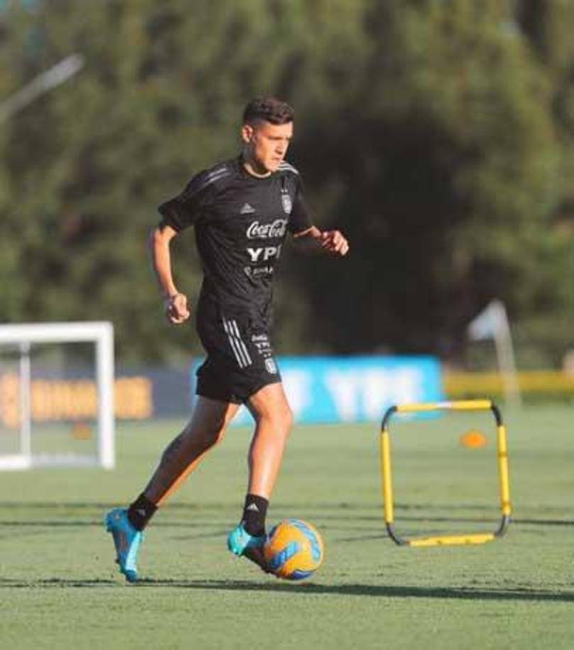 Nahuel Molina: El argentino del Atlético de Madrid estará como lateral por la banda derecha.