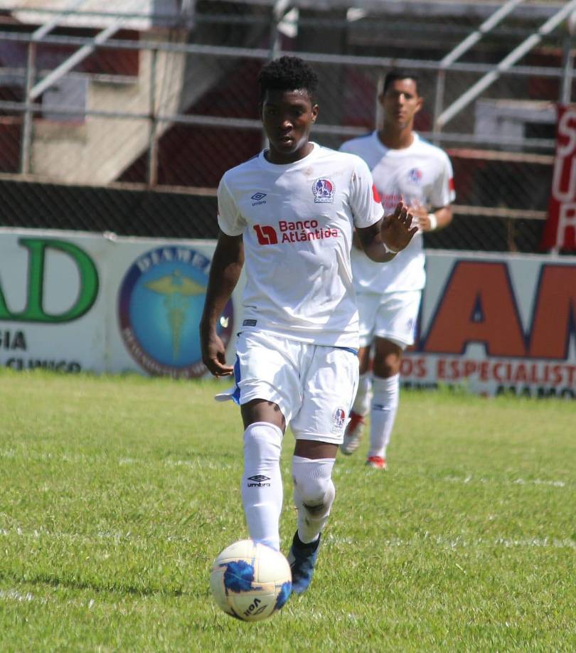 Isaac Guity es una de las jóvenes promesas de las reservas del Olimpia que realiza prueba con el Victoria buscando convencer al entrenador uruguayo Fernando Araújo para ser fichado por el primer equipo.