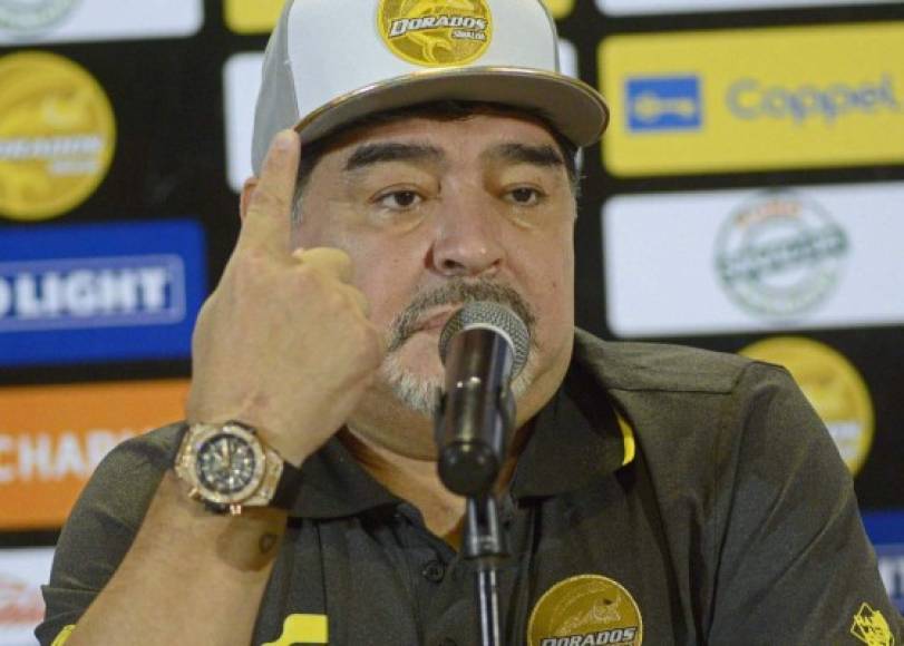 El dueño del club Dorados que ha fichado a Maradona estuvo diez días en prisión al ser encontrado con más de 80 armas de fuego en su casa. No obstante, cuando recuperó la libertad afirmó que todo se debió a una operación en su compra.