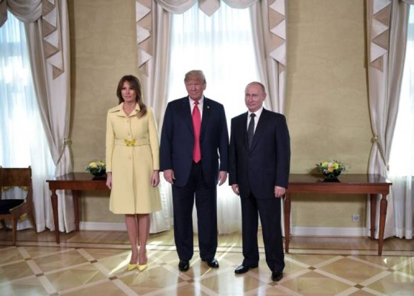 US President Donald Trump (C), Russia's President Vladimir Putin and US First Lady Melania Trump pose ahead a meeting in Helsinki, on July 16, 2018.<br/>The US and Russian leaders opened an historic summit in Helsinki, with Donald Trump promising an 'extraordinary relationship' and Vladimir Putin saying it was high time to thrash out disputes around the world.<br/> / AFP PHOTO / Sputnik / Aleksey Nikolskyi