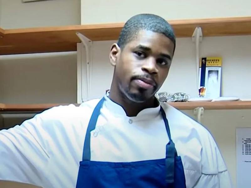 Fotografía en vida de Tafari Campbell, cocinero personal de la familia Obama.