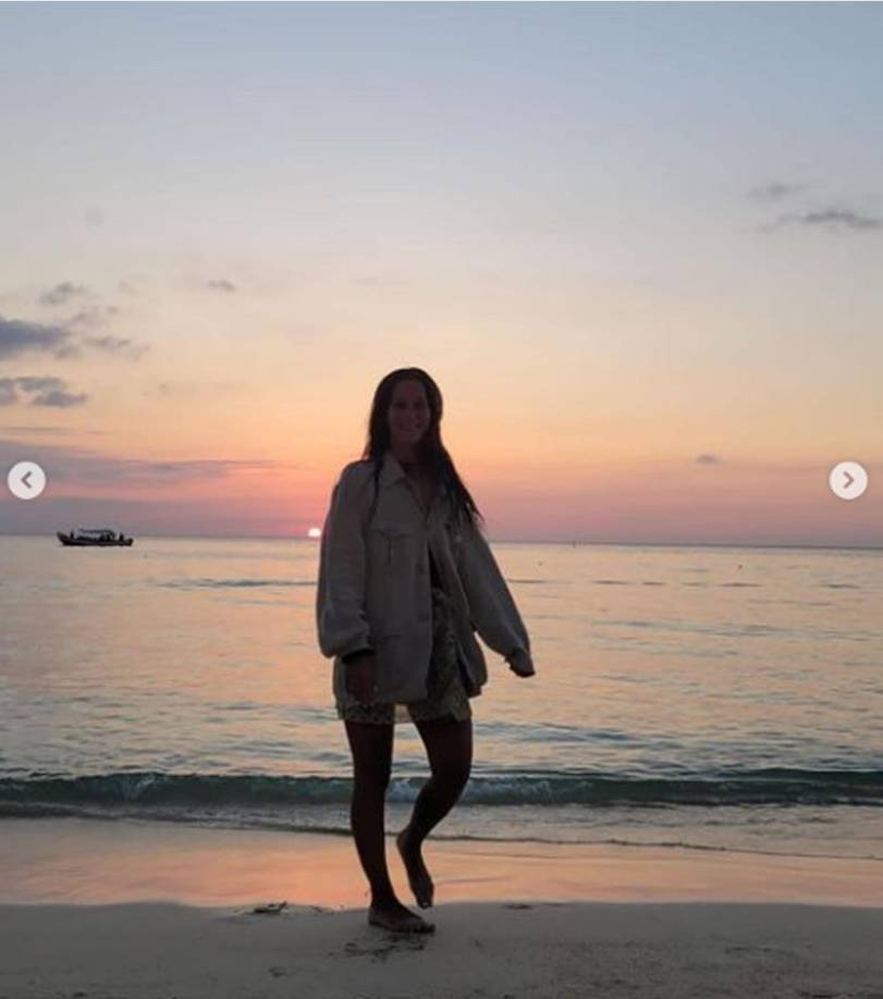 Camila disfrutó del atardecer en las playas de Roatán.