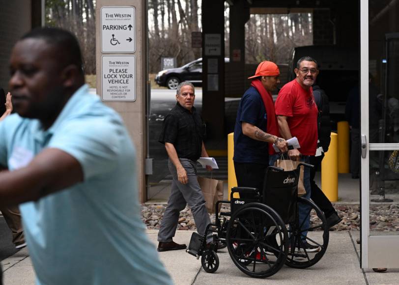 Más de 200 presos políticos nicaragüenses expulsados de su país tras haber sido excarcelados llegaron este jueves a Washington, Estados Unidos y fueron trasladados a un hotel en Virginia.