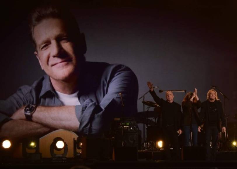 Una presentación de The Eagle en honor a Glenn Frey que murió en enero a los 67 años. Él era el vocalista de las canciones 'Hotel California” o 'Life in the Fast Lane'.