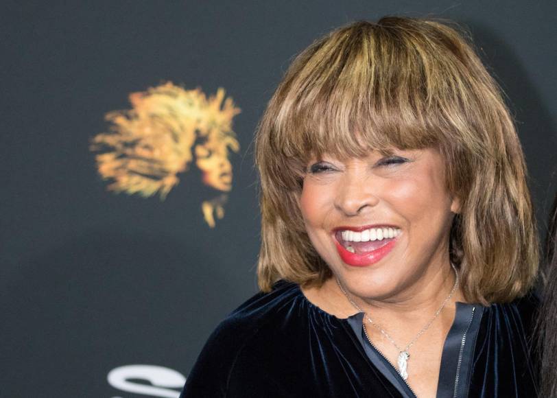 En la rueda de prensa diaria de la Casa Blanca, la portavoz del Gobierno estadounidense, Karine Jean-Pierre, se enteró por los periodistas del fallecimiento de la cantante.”Tina Turner fue un icono” y su muerte es una “gran pérdida para quienes la amaron y para la industria musical”, dijo Jean-Pierre, para quien las canciones de la artista “vivirán” para siempre.