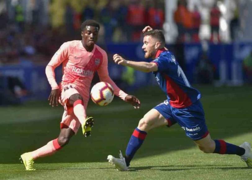 El lateral senegalés Moussa Wagué hizo su debut con el Barcelona en la Liga de España. El jugador dejó buenas sensaciones.