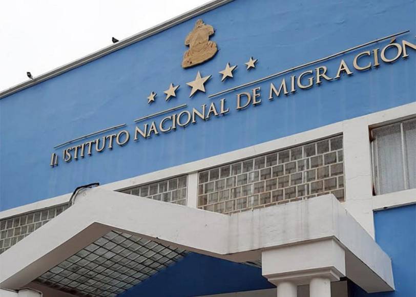 El director de Migración, Allan Alvarenga, dijo que cualquier información debía pedirse a Aeronáutica Civil, y en Aeronáutica adujeron que era con Migración la diligencia.
