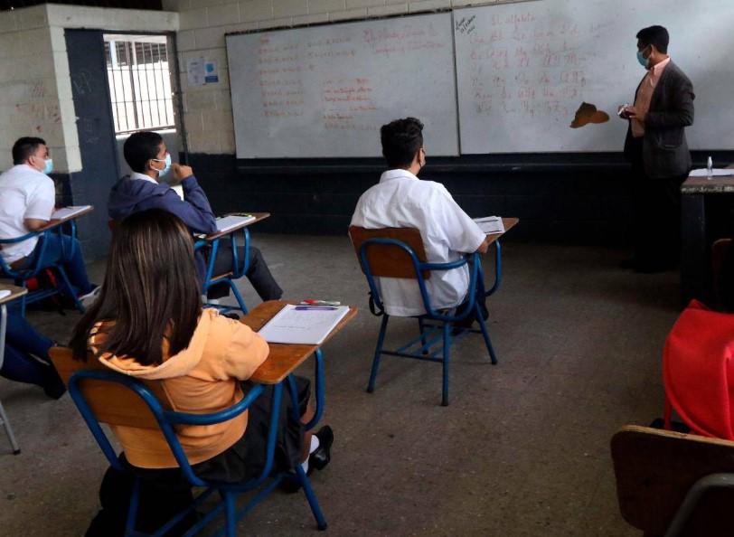 Más de 10,400 estudiantes hondureños abandonaron las aulas de clases