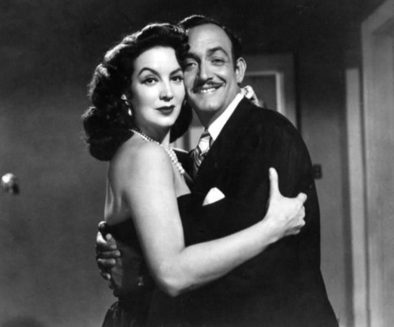 María Félix y Jorge Negrete<br/>La pareja se conoció en 1942 filmando 'El peñón de las ánimas', cinta en la que Gloria Marín, entonces pareja de Negrete, fue rechazada para estelarizar la película y en su lugar estaría en María Félix, quien debutaba como actriz. Al parecer su relación en ese entonces no fue la ideal; Terminada la filmación, Negrete se negó a firmarle el libreto a Félix, una tradición que se llevaba a cabo al concluir un rodaje.<br/><br/>