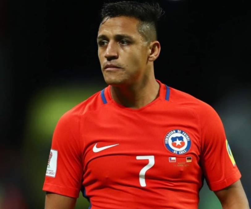 Alexis Sánchez: El delantero chileno ha dejado entrever que dejaría al Arsenal ya que ha señalado que quiere ganar la Champions League. El Manchester City ya ha presentado una oferta por sus servicios.