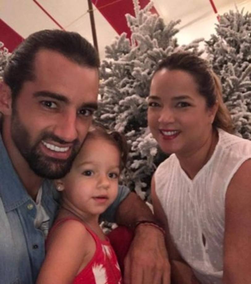 Está claro que a López no le preocupa tener libras de más. Disfruta de la maternidad y de su matrimonio con Toni Costa.