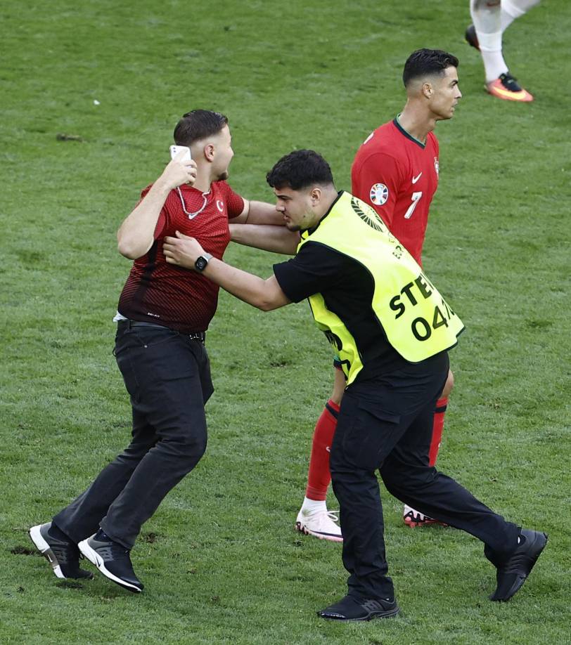 Los últimos tres ingresaron conforme avanzaban los minutos finales del encuentro. 