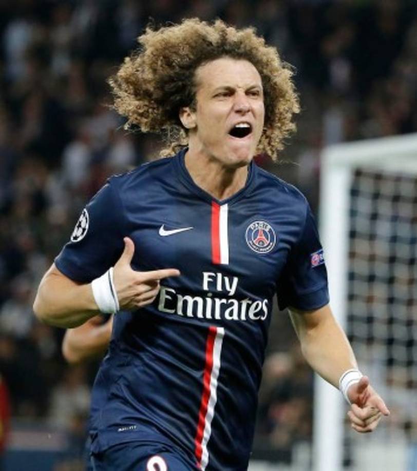 David Luiz podría hacer un viaje de ida... y vuelta a Stamford Bridge. Según la prensa inglesa, el Chelsea estaría dispuestos a repescar al jugador que vendió al PSG en el verano de 2014 por 58 millones de euros por una cifra cercana a los 37,5 kilos. Sería una de las 'bombas' del verano.
