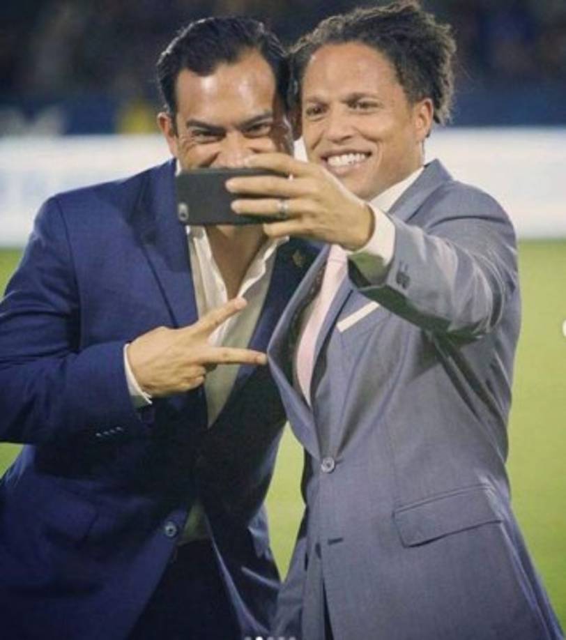 Pescadito Ruiz junto al ex mediocampista estadounidense Cobi Jones, compartieron en el Galaxy