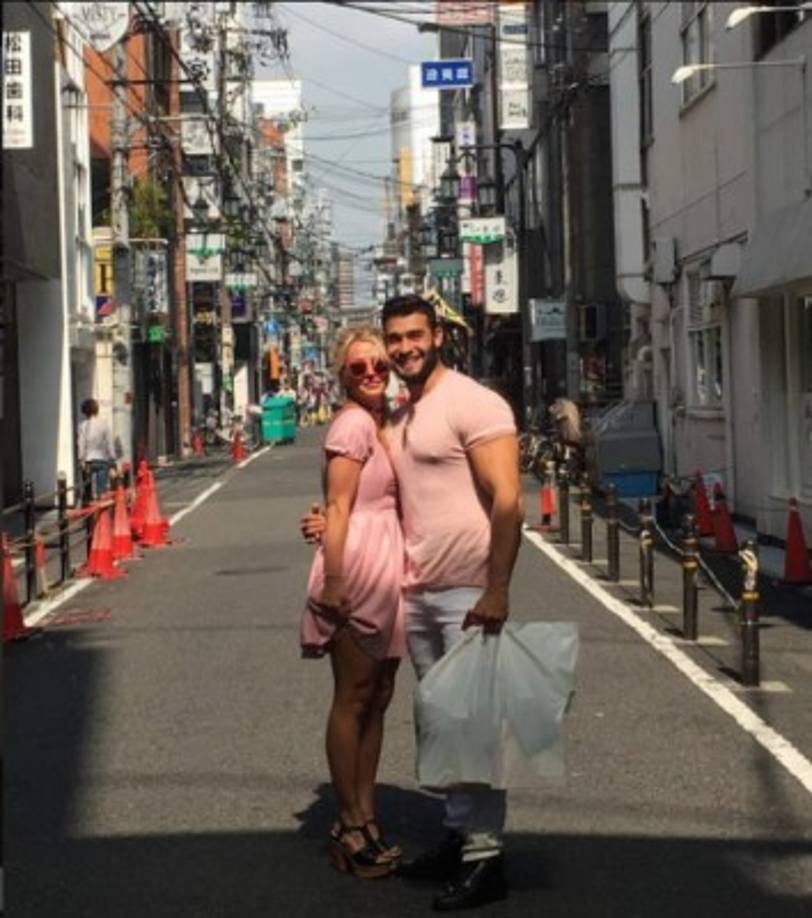 Britney Spears conoció a Sam durante el rodaje de la canción 'Slumber party',que protagonizó con él para luego darle rienda suelta a un romance que comenzó a finales de 2016.