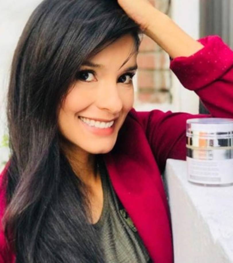 La actriz ya tiene 38 años de edad, y al parecer, los años no le pasan, luce siempre muy guapa y radiante.