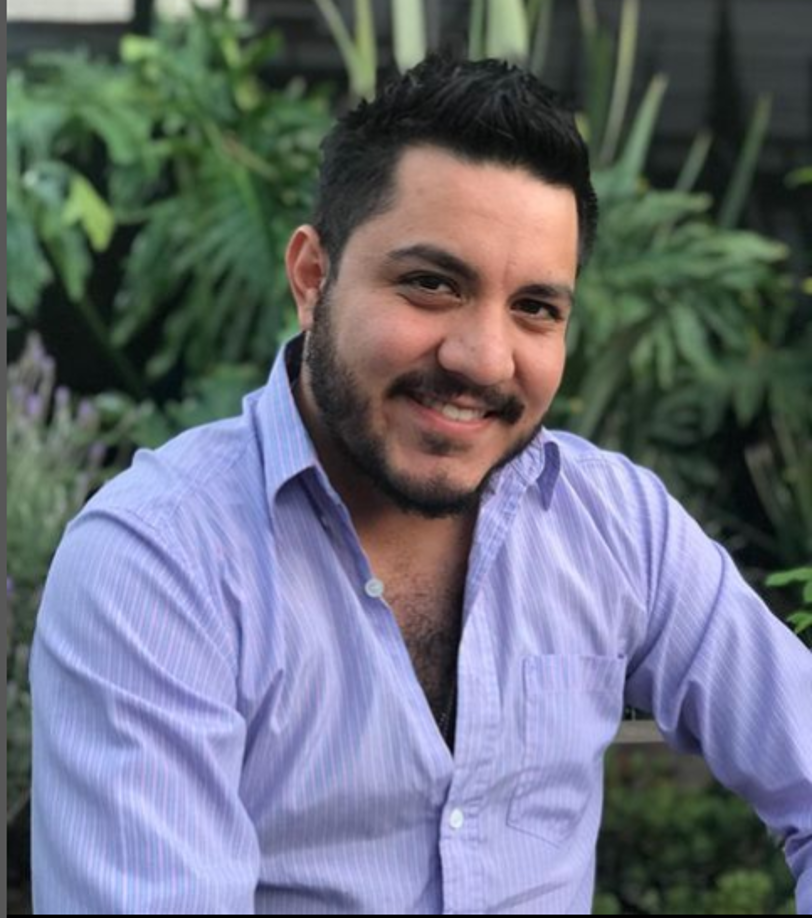 Un grupo de hombres armados realizó la ráfaga de disparos a bordo de un automóvil Silverado, color gris, contra los empleados de la empresa radiofónica “Switch Mega Radio”, de frecuencia 105.9 F.M.