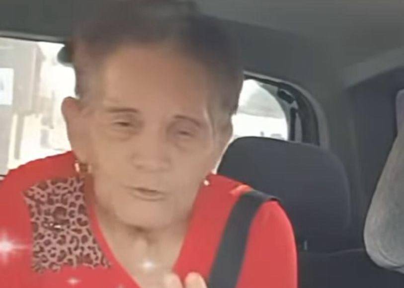 La señora en el video ruega a su hijo que ya no lo va a molestar, pero que la deje tranquila en su casa. “No me dejes en la calle”.