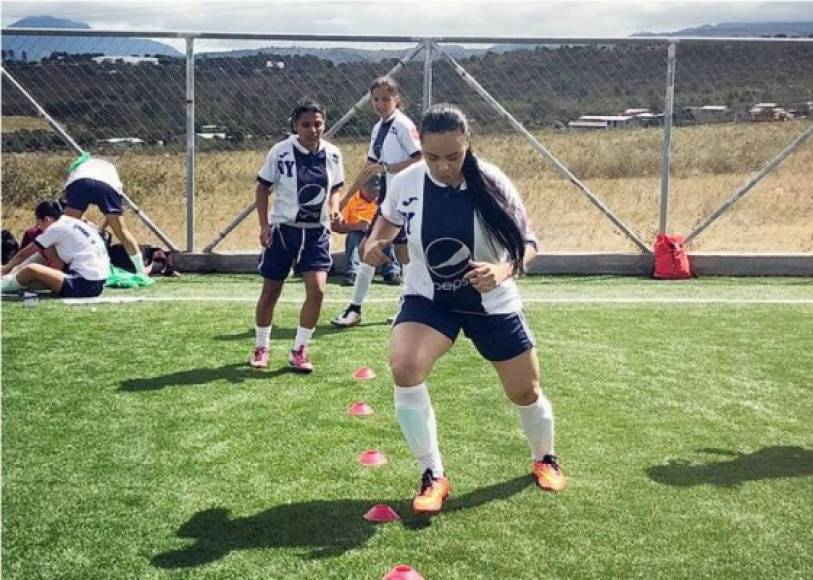 La bella Yuridia ya debutó con la camiseta del Motagua Femenino.