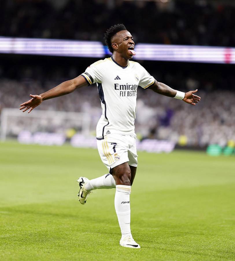 Vinicius brilló con un partidazo descomunal, marcando un golazo y asistencia.