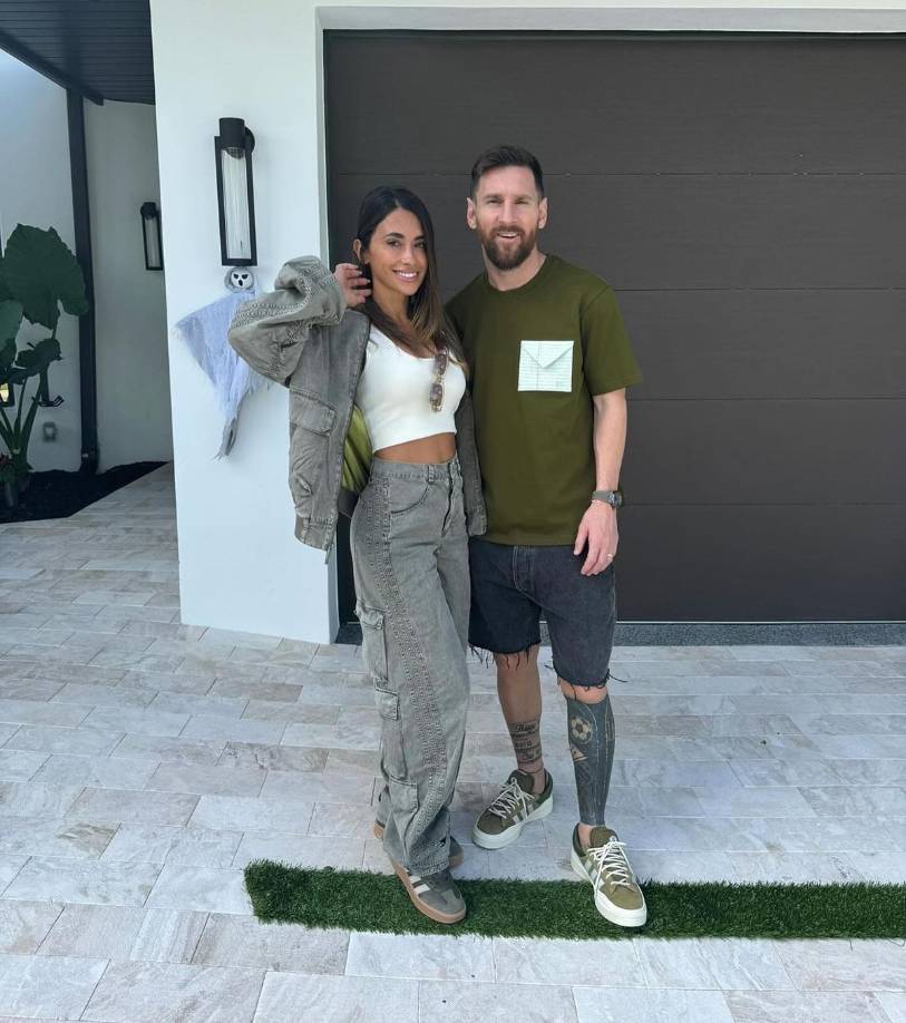 Para adquirir las botellas, siguiendo las indicaciones del propio crack rosarino, se debe ingresar al enlace en la bío del perfil oficial de Lionel Messi de Instagram y seleccionar el sitio web lioneloffcialwines.com. Una vez ingresado en la página se puede dirigir al shop de ventas. Tanto el syrah proveniente de Sicilia como el sabor del primitivo de Puglia, se pueden adquirir al valor de 58 francos suizos, equivalente a casi 63 euros (unos 1,600 lempiras).