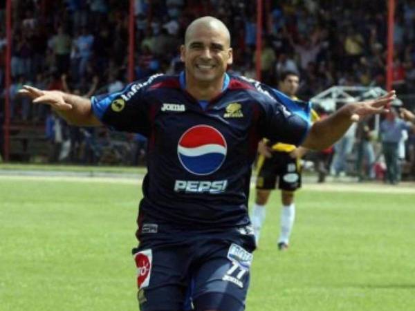 ¿Qué ha sido de Óscar Torlacoff? Conoce la nueva vida del exgoleador uruguayo que rompió las redes en la Liga Nacional de Honduras.