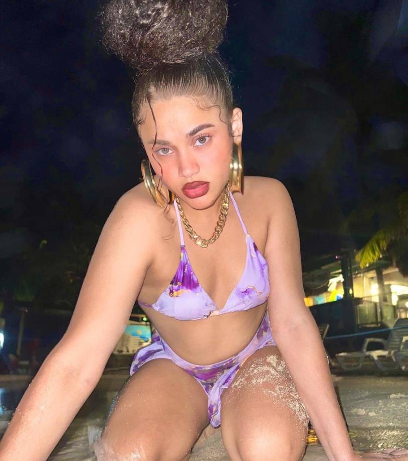 Asimismo se ha posicionado en las artistas más escuchadas en varios países. 