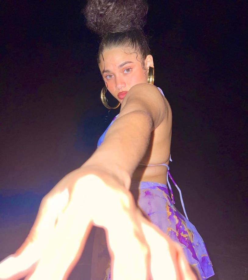 Cesia compartió la imagen invitando a todos a escuchar su nuevo sencillo “X ti ya no” 