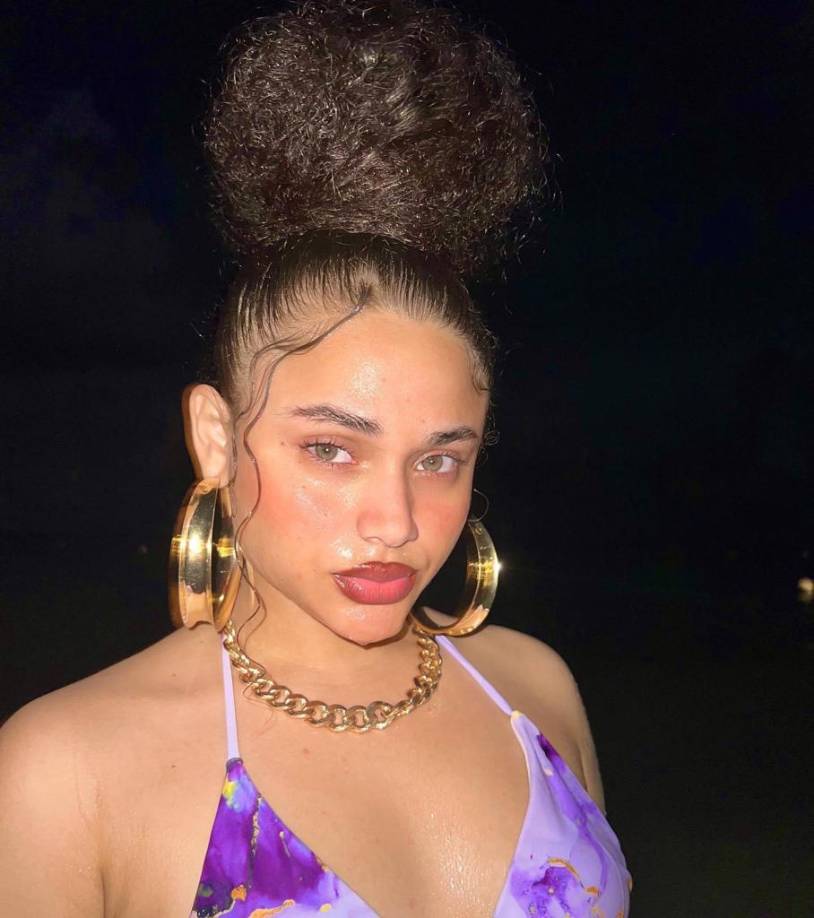 Asimismo elogiaron su peinado al estilo Selena Quintanilla. 