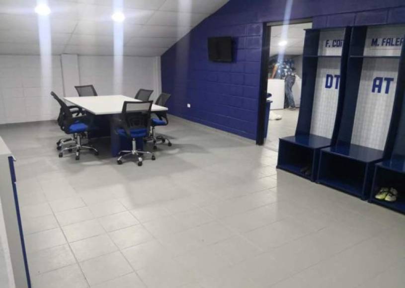 Esta es la sala de juntas del camerino de la selección de Honduras.