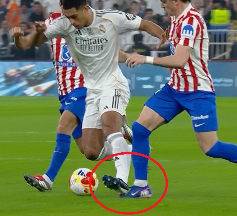 Real Madrid da golpe al Atlético, polémica y el agarrón entre Vini y Simeone