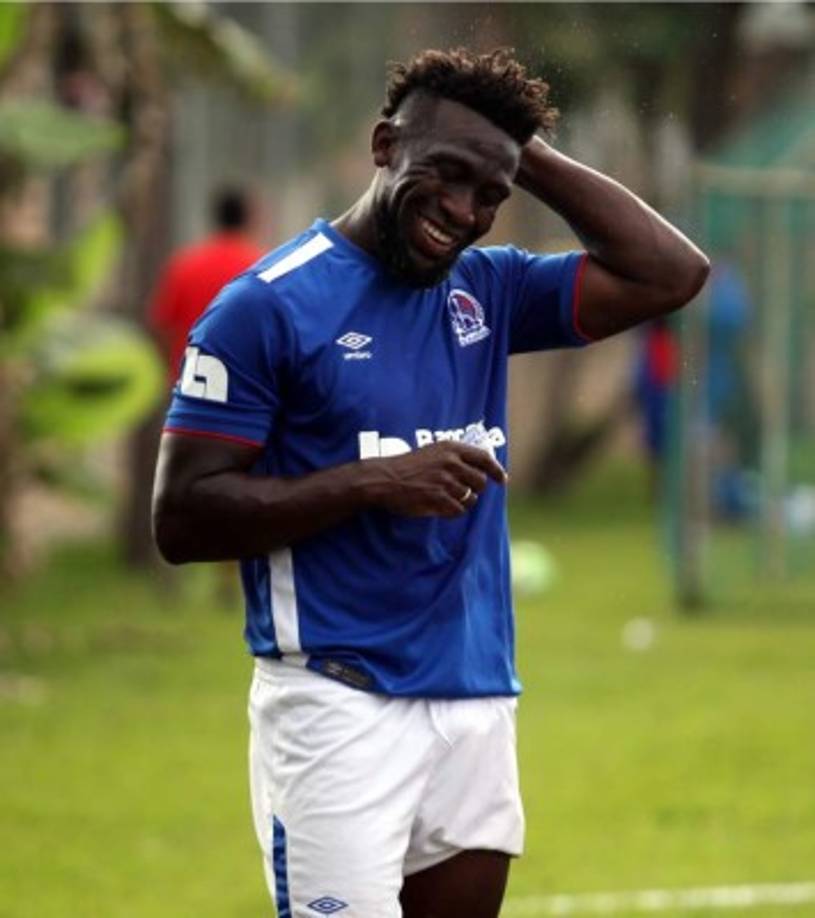 Osman Madrid habló del caso de Hendry Thomas: 'Él pidió permiso para entrenar y nosotros no cerramos la puerta a ningún jugador. Más que son jugadores que el equipo percibió servicios profesionales de parte de él y recursos. Le abrimos las puertas y si está en condiciones puede tener la oportunidad. Veremos que necesita el cuerpo técnico'.