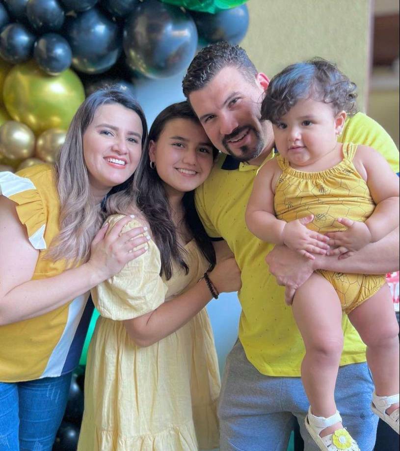 En sus redes sociales constantemente presume la unión que tiene con su familia. 