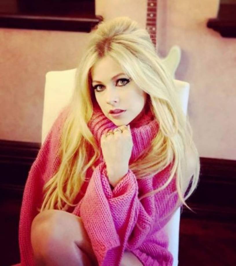 En su nuevo disco, Avril relatara detalles sobre su dura batalla contra la enfermedad de Lyme, padecimiento que se transmite por garrapatas infectadas y que puede provocar mareos, dolores de cabeza, en las articulaciones y cansancio excesivo.