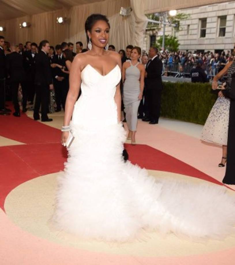 Jennifer Hudson en un H&M blanco.