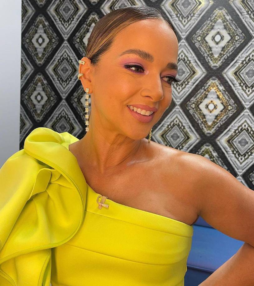 Recientemente Adamari ha sorprendido en la pantalla y en redes sociales debido a su cambio físico, pues luce más esbelta, esto gracias al esfuerzo, ejercicio y dieta que le han hecho perder poco más de 18 kilos.