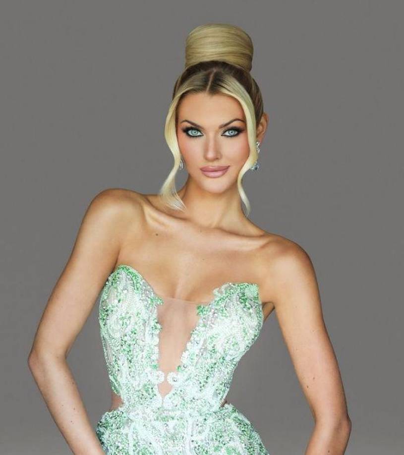 Victoria Kjaer, de 21 años, fue designada como la representante de Dinamarca en el Miss Universo 2024. Bailarina de formación, Kjaer ya había ganado reconocimiento en 2022 al alcanzar el top 20 de Miss Grand International.