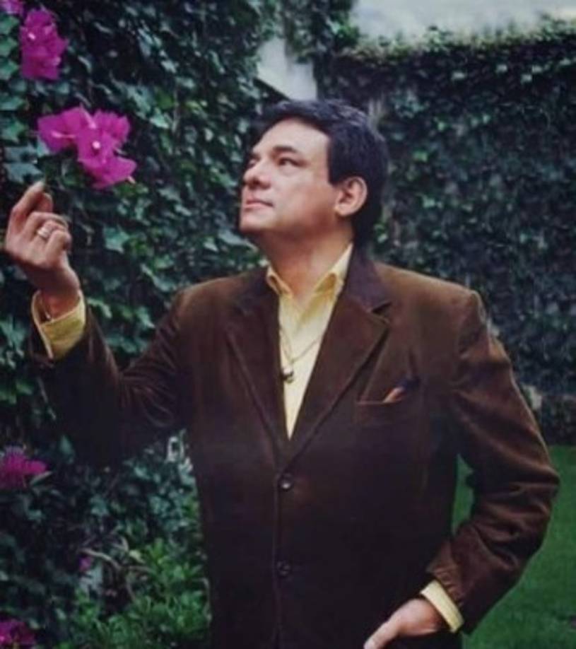 En 1972, 'el príncipe de la canción' sufrió de un caso grave de neumonía, y su diafragma torácico sufrió una parálisis. La enfermedad casi deteriora por completo su voz, su carrera y su vida.