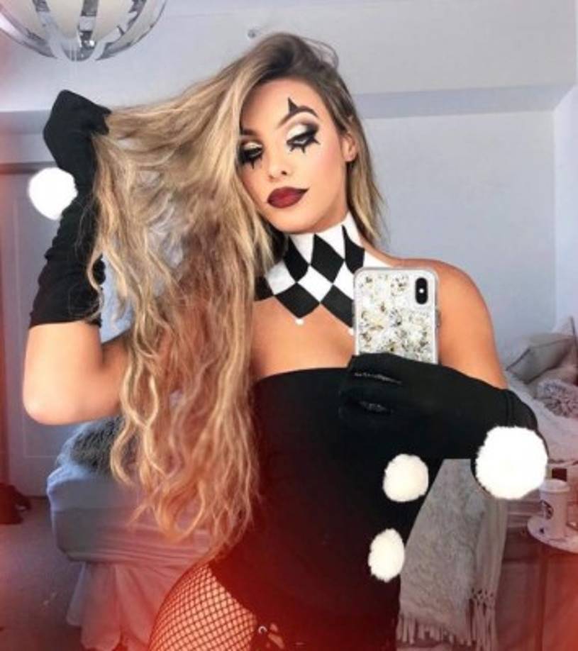 El toque sexy tampoco puede faltar en sus disfraces, en sus redes sociales cuenta con una gran variedad de fotografías de sus caracterizaciones.