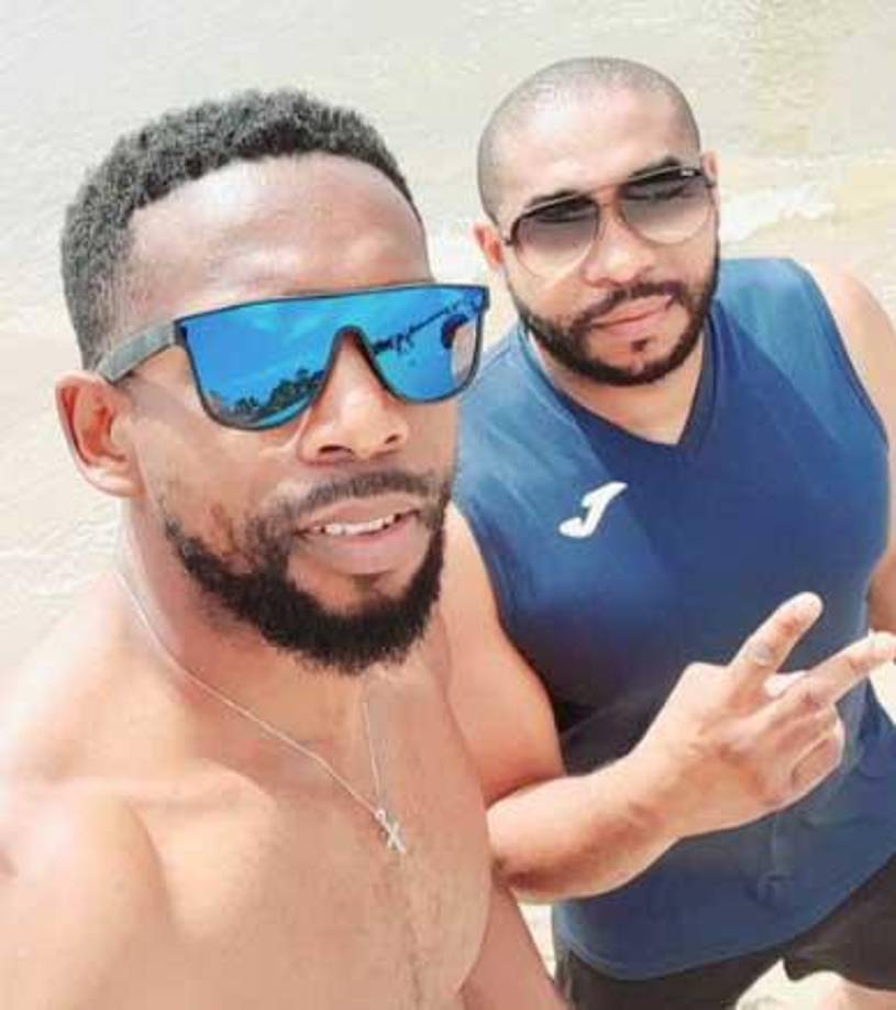 Wilson junto a su hermano Johnny Palacios.