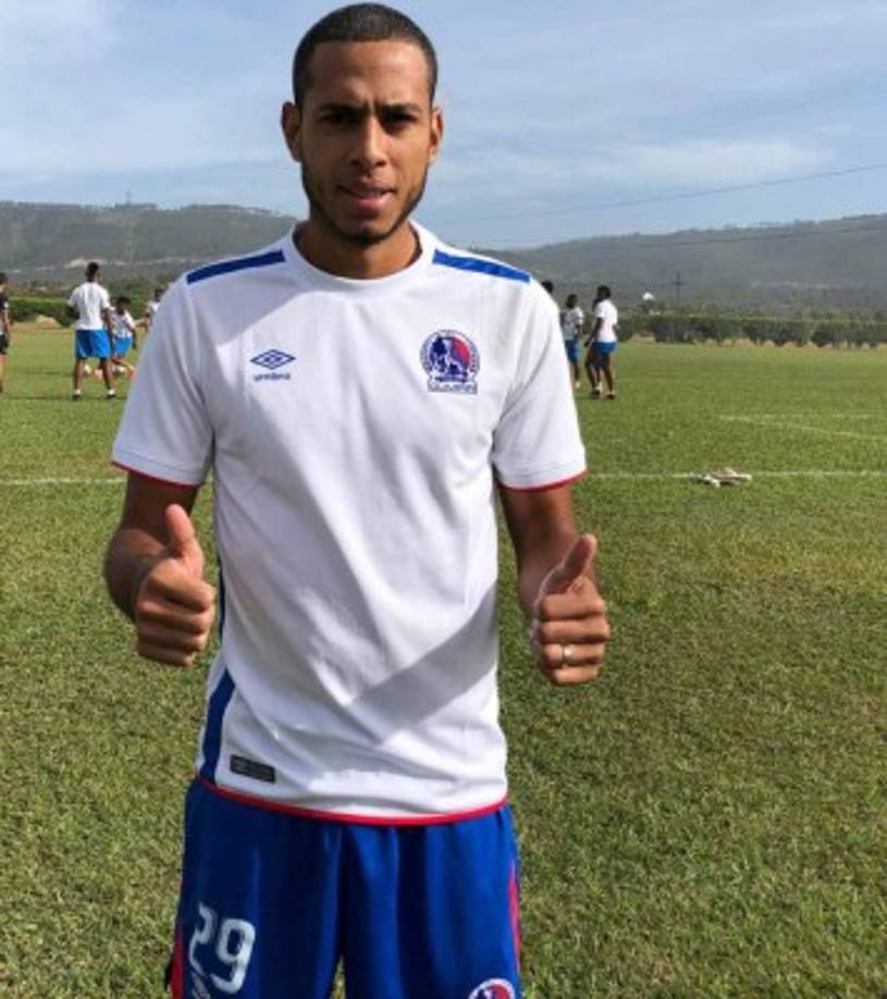 Eddie Hernández: El delantero hondureño se unió este viernes a los entrenamientos del Olimpia, luego de su paso por el Vida. El ex jugador del Motagua señaló que solamente falta sentarse a dialogar con la directiva para firmar con los albos.