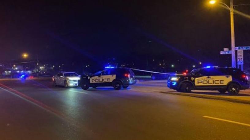 Al menos 2 muertos y 5 heridos en dos tiroteos en Arkansas, Estados Unidos