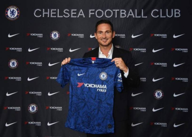 Frank Lampard fu como nuevo entrenador del Chelsea para las próximas tres temporadas. El exjugador 'blue' posó con la camiseta del equipo donde logró sus mayores éxitos como futbolista.
