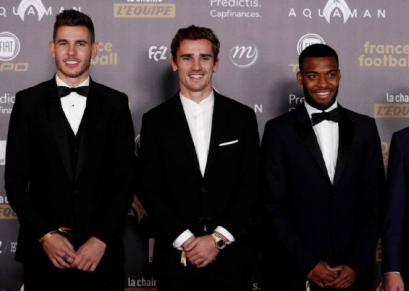 El francés Antoine Griezmann llegó acompañado de sus compatriotas Lucas Hernández y Thomas Lemar.