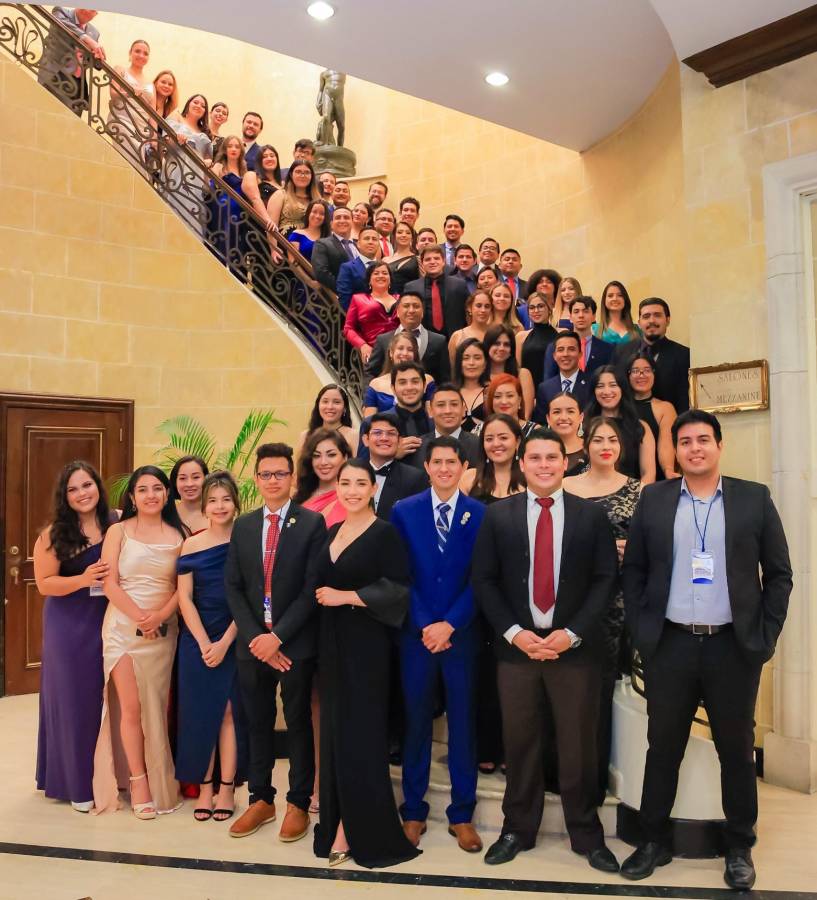 Jóvenes participan en jornada de diplomacia en El Salvador