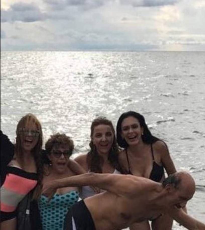 Estefanía Gómez (Aura María), Luces Velásquez (Bertha), Paula Peña (Sofía), Marcela Posada (Sandra) y el actor Jorge Herrera (don Hermes Pinzón), la gran ausente fue Ana María Orozco (Betty), quien se encontraba en Argentina.