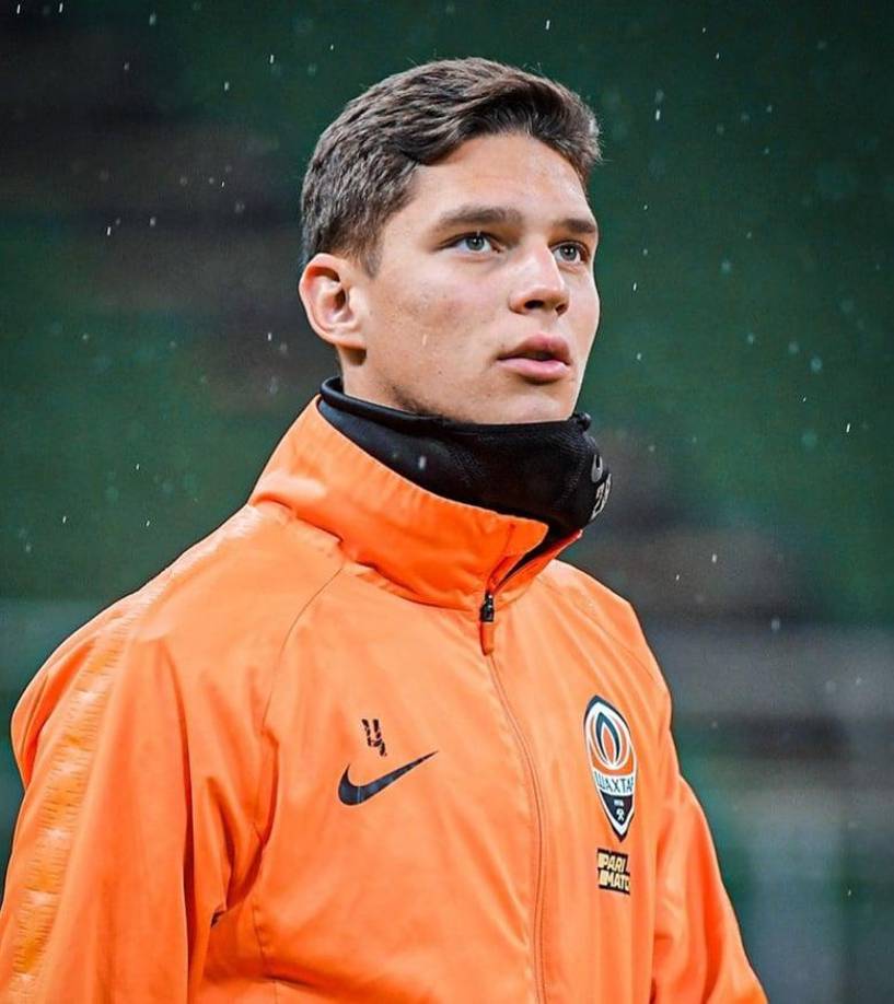 “Podría jugar en el Barcelona, pero está metido en un búnker tratando de salvar su vida”