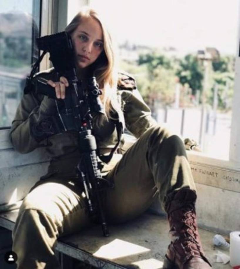 Las mujeres pueden quedar exentas del servicio militar por razones de conciencia religiosa, matrimonio, embarazo o maternidad.